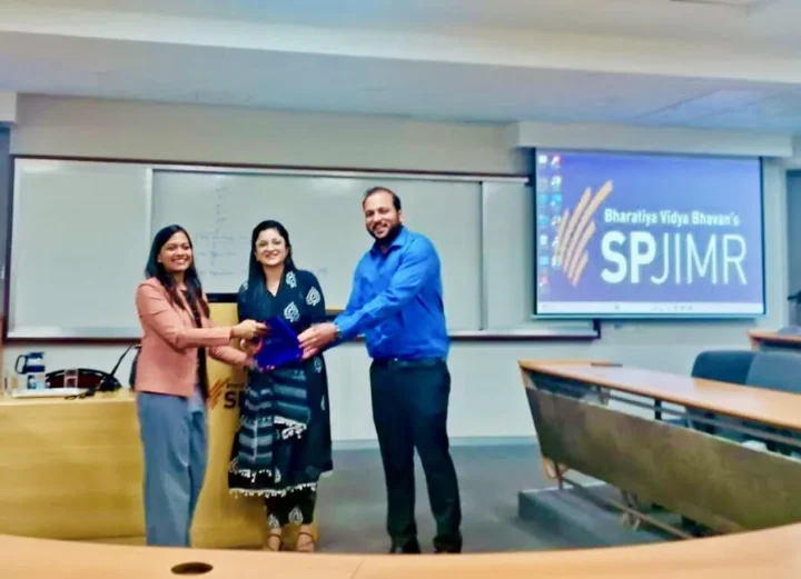 Receiving a memento in front of an SPJIMR screen